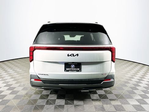 Used 2026 Kia Carnival SX w/ SX Dark Edition Package image 8