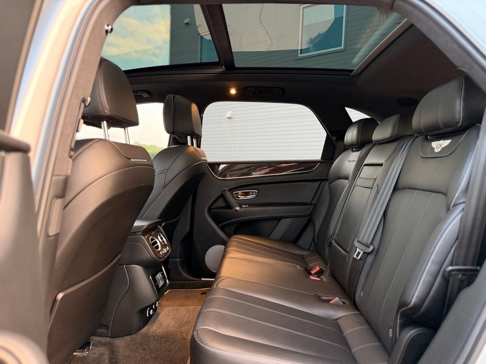 Used 2019 Bentley Bentayga AWD/4WD image 22