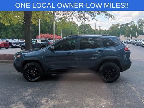 Used 2019 Jeep Cherokee Trailhawk w/ Cold Weather Group AWD/4WD image 2