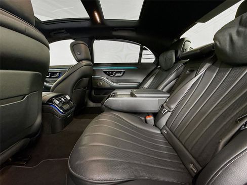 Used 2022 Mercedes-Benz S 500 4MATIC w/ AMG Line Package image 20