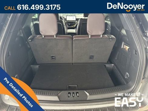 Used 2025 Ford Explorer Platinum w/ Ultimate Package AWD/4WD image 19