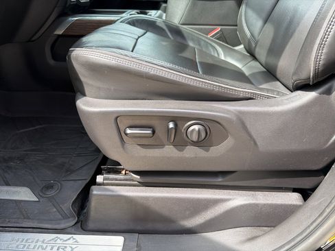 Used 2021 Chevrolet Silverado 1500 High Country w/ Technology Package image 9