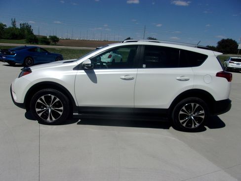 Used 2015 Toyota RAV4 Limited AWD/4WD image 8