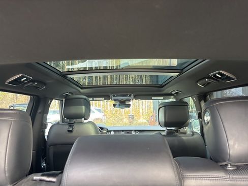 Used 2020 Land Rover Range Rover HSE image 17