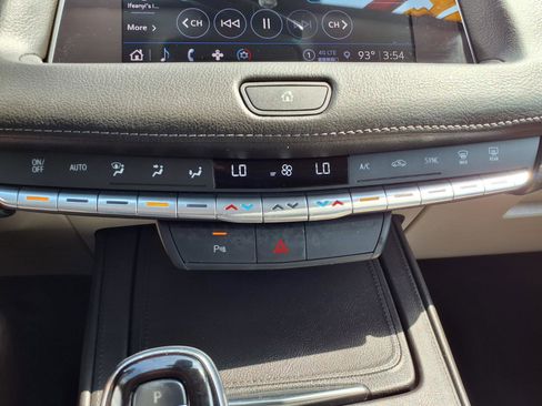 Used 2023 Cadillac XT4 Luxury FWD image 7