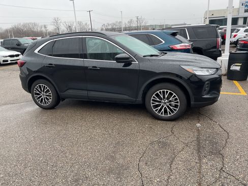 Used 2025 Ford Escape SE image 16