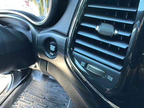 Used 2021 Jeep Grand Cherokee Laredo X image 17