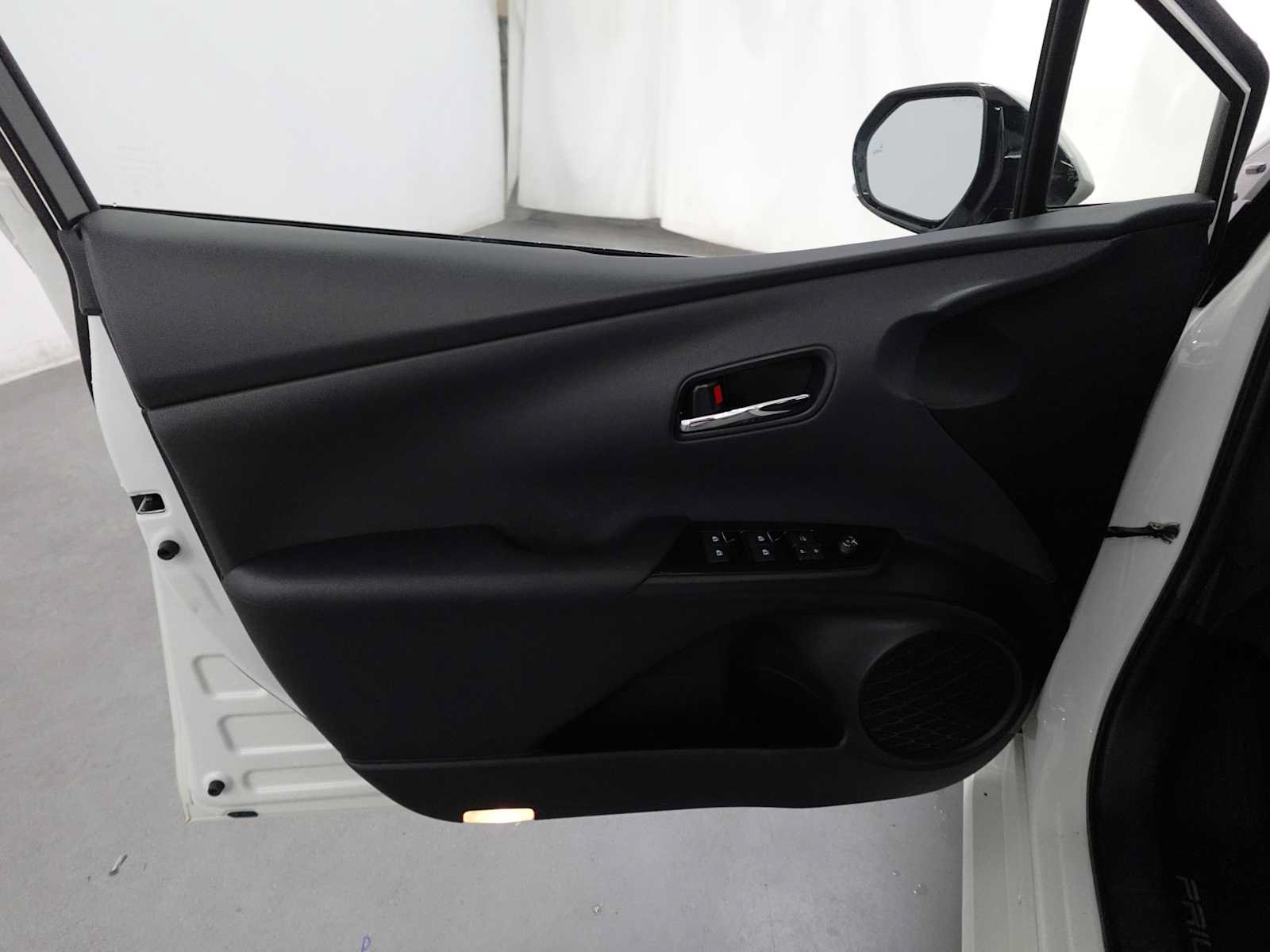 Used 2017 Toyota Prius Four FWD image 10