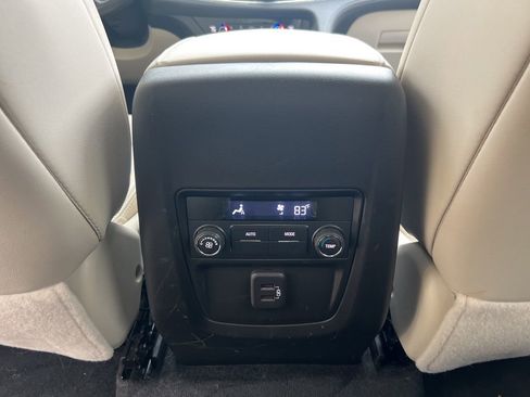 Used 2023 Buick Enclave Essence AWD/4WD image 32