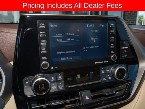 Used 2021 Toyota Highlander XLE FWD image 15