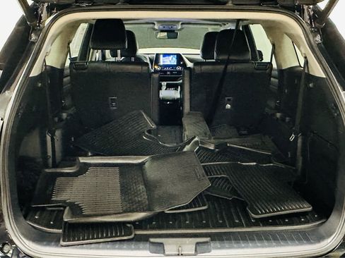 Used 2023 Toyota Highlander XLE image 28