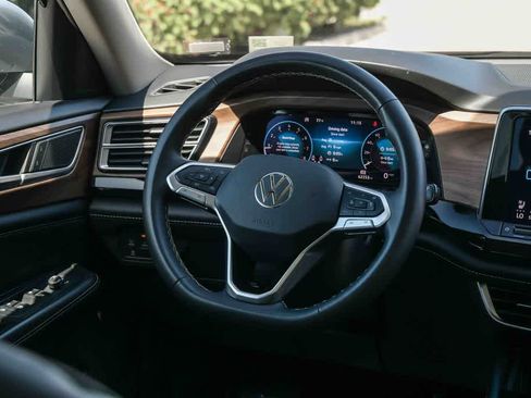 Used 2024 Volkswagen Atlas SE FWD image 12