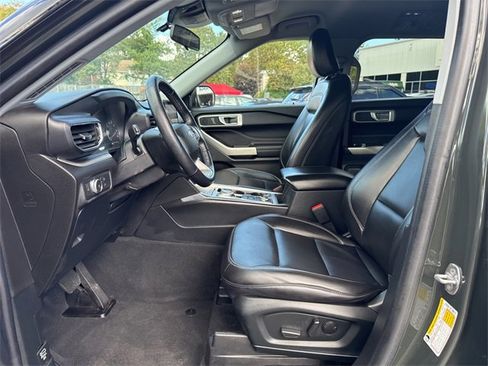 Used 2022 Ford Explorer XLT w/ Equipment Group 202A image 20