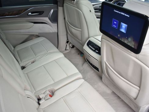 Used 2023 Cadillac Escalade ESV Premium Luxury Platinum w/ Heavy-Duty Trailer Package image 35