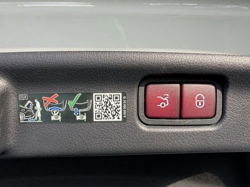 Used 2024 Mercedes-Benz C 300 Sedan image 42