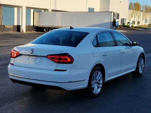 Used 2018 Volkswagen Passat 2.0T SE FWD image 4