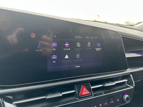 Used 2023 Kia Niro EX image 21