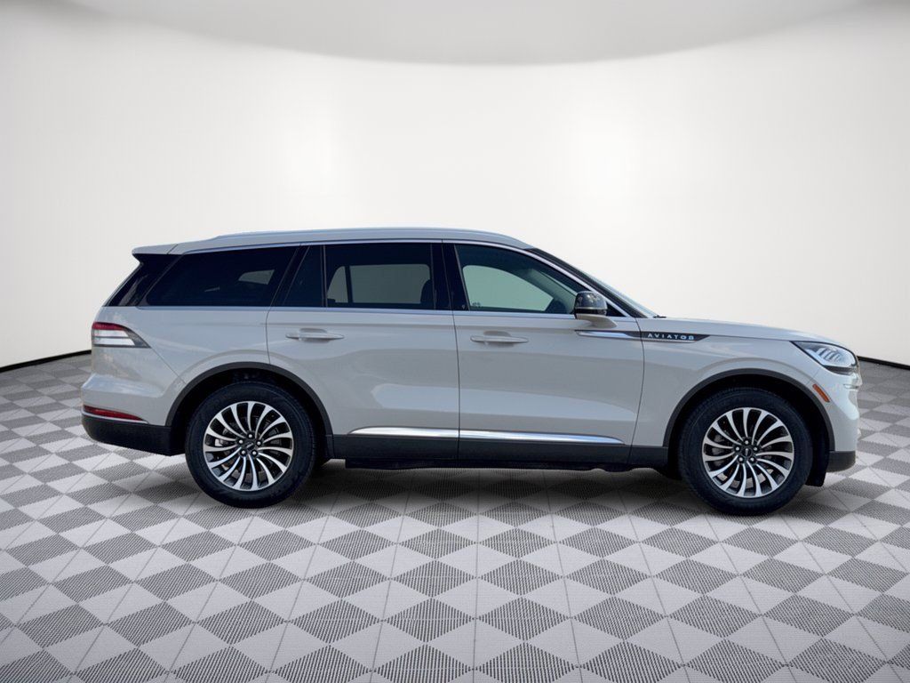 Used 2024 Lincoln Aviator AWD w/ Premium Package image 8