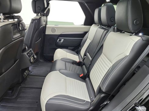 Used 2024 Land Rover Discovery Dynamic SE AWD/4WD image 13