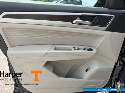 Used 2023 Volkswagen Atlas SE w/ Panoramic Sunroof Package AWD/4WD image 18