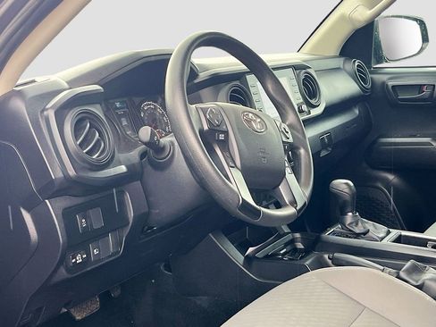 Used 2022 Toyota Tacoma SR AWD/4WD image 9