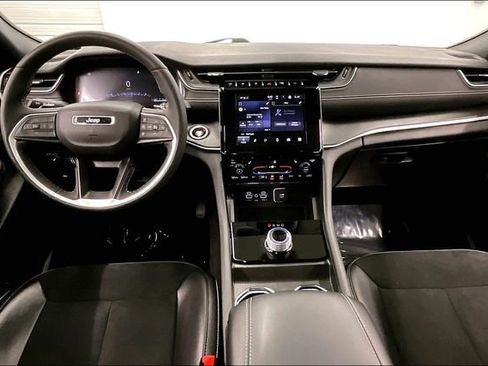 Used 2024 Jeep Grand Cherokee Altitude image 17