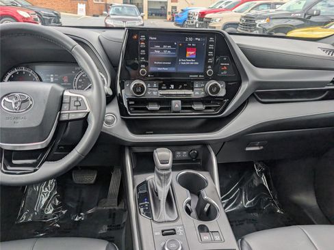 Used 2022 Toyota Highlander XSE AWD/4WD image 21