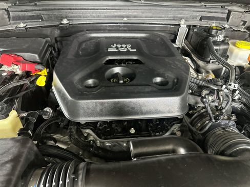 Used 2021 Jeep Wrangler Unlimited Rubicon 4xe w/ Cold Weather Group AWD/4WD image 31