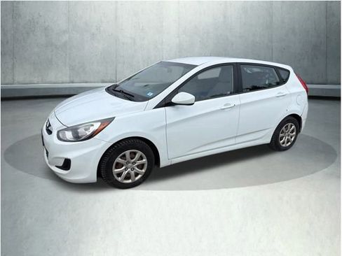 Used 2012 Hyundai Accent GS image 2