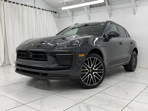 Certified 2026 Porsche Macan AWD/4WD image 7