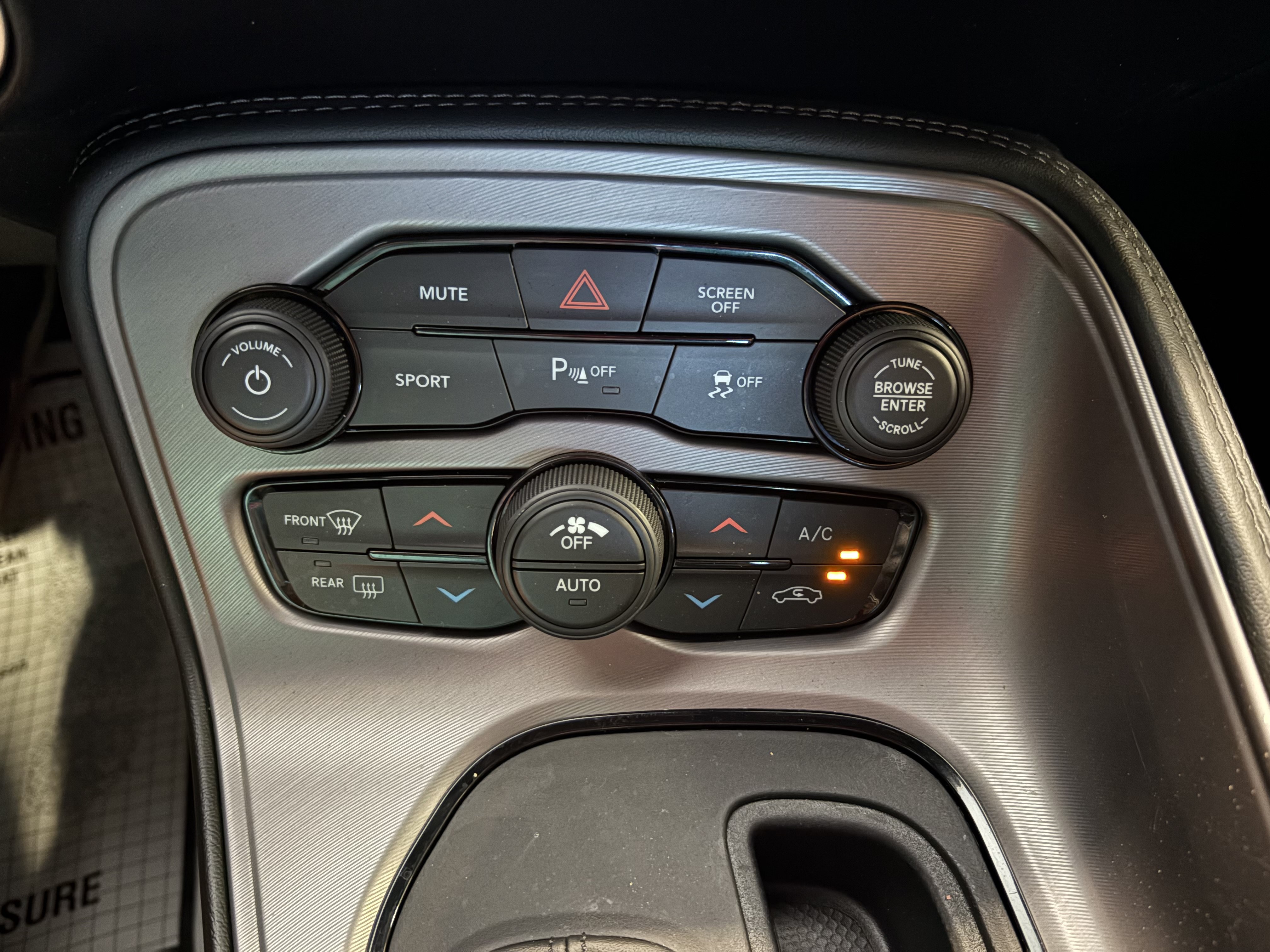 Used 2023 Dodge Challenger SXT w/ Plus Package RWD image 17