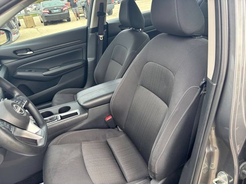 Used 2025 Nissan Altima 2.5 SV FWD image 33