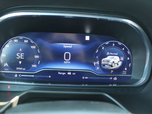 Used 2022 Chevrolet Suburban Z71 image 36