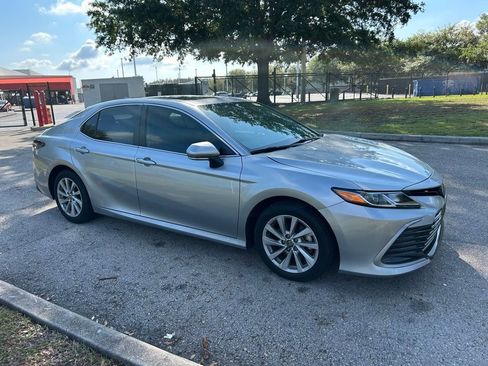 Used 2024 Toyota Camry LE w/ Convenience Package image 7