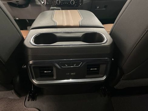 Used 2024 Chevrolet Silverado 1500 High Country w/ Technology Package AWD/4WD image 17