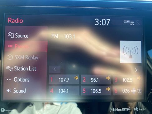 Used 2021 Toyota Venza XLE w/ Softex Package image 24