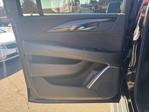 Used 2019 Cadillac Escalade ESV Platinum image 20