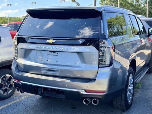 Used 2025 Chevrolet Suburban Premier AWD/4WD image 6