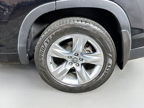 Used 2016 Toyota Highlander Limited Platinum AWD/4WD image 32
