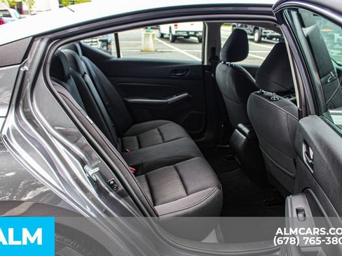Used 2024 Nissan Altima 2.5 SV FWD image 18