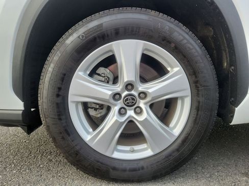 Used 2023 Toyota Highlander LE image 27