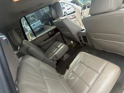 Used 2012 Lincoln Navigator L 4WD image 13