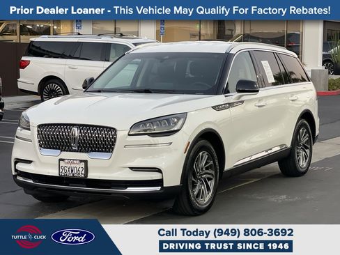 Certified 2023 Lincoln Aviator 2WD image 3