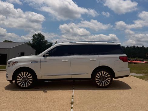 Used 2020 Lincoln Navigator Reserve w/ Luxury Package RWD image 8