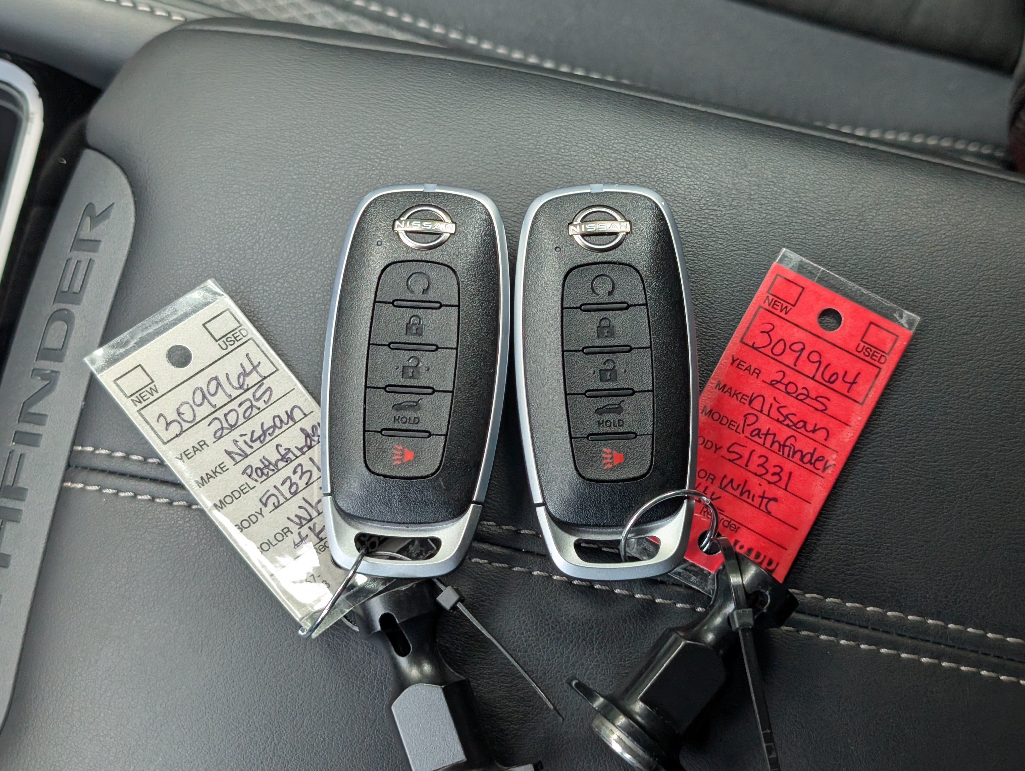 Used 2025 Nissan Pathfinder SV FWD image 38