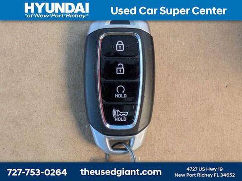 Used 2023 Hyundai Venue Limited image 31