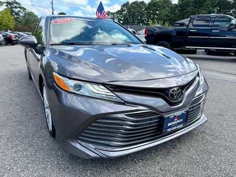 Used 2019 Toyota Camry XLE FWD image 7