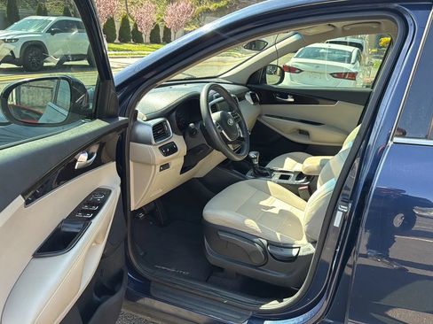 Used 2019 Kia Sorento FWD image 23
