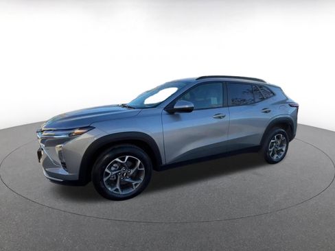 Used 2025 Chevrolet Trax LT image 8