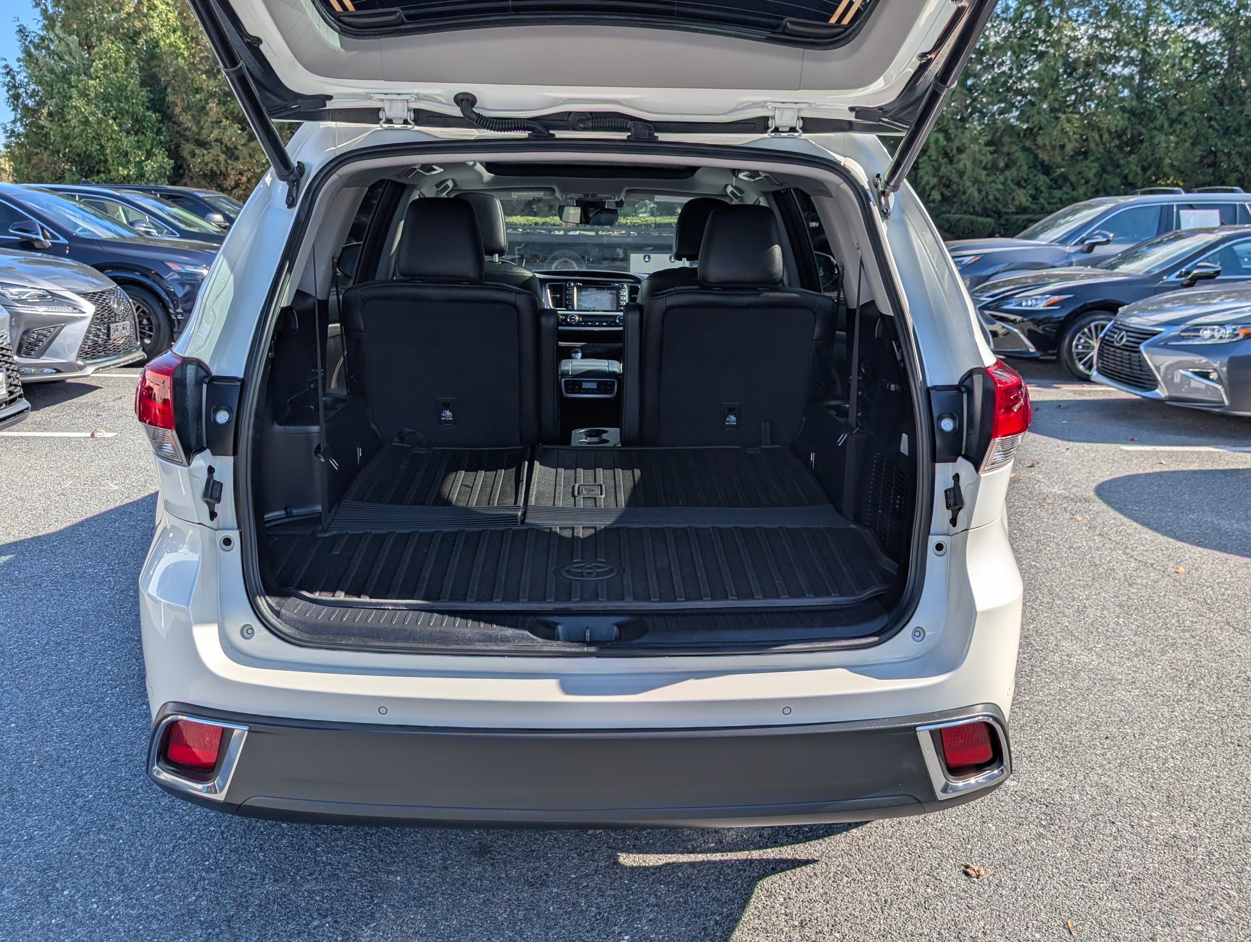 Used 2017 Toyota Highlander Limited Platinum w/ Carpet Mat Package AWD/4WD image 14